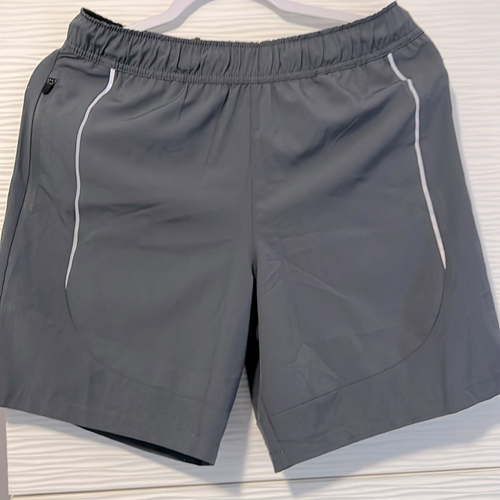 NWT Motion Mens size small S grey shorts charcoal performance shorts 7” inseam